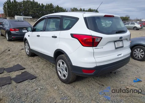 2019 Ford Escape S z USA, uszkodzony, nr VIN 1FMCU0F75KUB21913